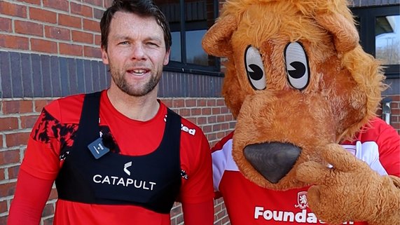 Jonny Howson taking part in our keepy uppy challenge